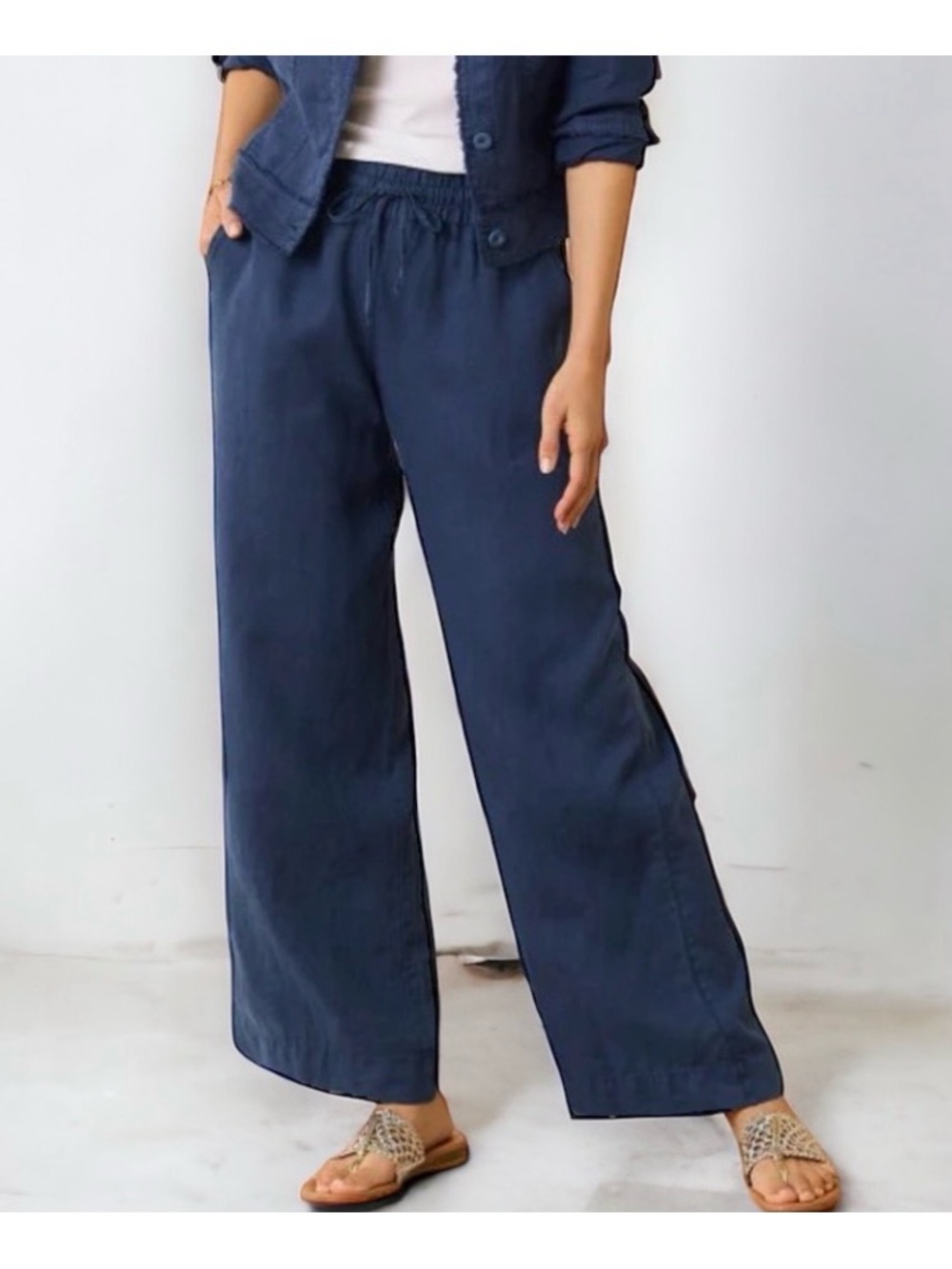 Tommy Bahama Two Palms Linen Navy Pants. Excellent Pre-Owned Condition. Small
